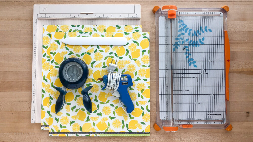 How to use the paper cutter 